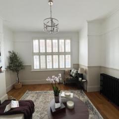 Spacious 4 bed home in Dartford