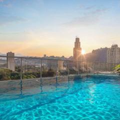 Lobie Bueno Studios Lifestyle