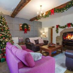 Historic Bulls Head Magical Pet Friendly Christmas Stay with Hot Tub