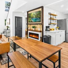 Minutes to Rainier- Main Floor Bedroom & Hot Tub