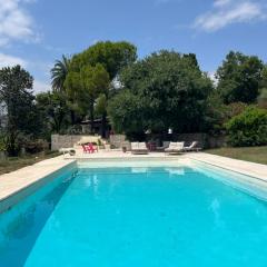 Studio au dernier étage d'une bastide grassoise