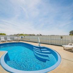 C7801 TIME TO PAWS & REFLECT. SALTWATER POOL! POOL HEAT OPTION! PETS! OCEANSIDE!