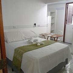 Apartamento com Quintal - Ar Cond - Ótima Localização