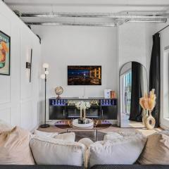 Modern Chic Apt - Walk to Broadway! Free Parking