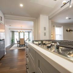 Modern Fully Reno Home in E-Mem