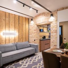 Parkside 2-bedroom ground-floor apartment with a free parking