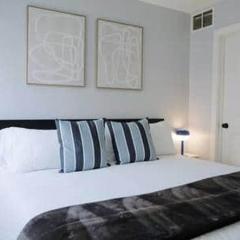 City Haven: Modern 1-Bedroom