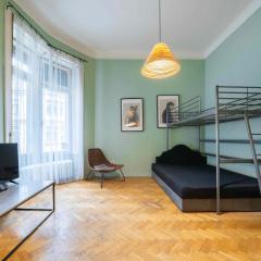 Spacious Central Apartment Best Location