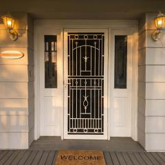 Dromana Family Beach House - 4BR 3 Living Areas Sleeps 8 - 150m from Beach