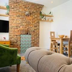 Funky two-bedroom flat close to town centre