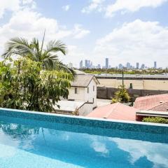Beautiful 2 Story, 4 Bed House, Pool & City Views