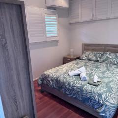 Leafy Escape Right By The City James St AC