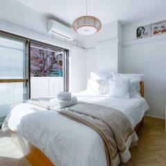 The Bonsai Otsuka 202, Fresh Parkside Private Apartment in Central Tokyo