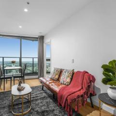 Sky Apartment with Bay view in CBD with Poo & Gym