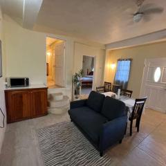 Cozy Island Getaway - Near grand Mal Beach