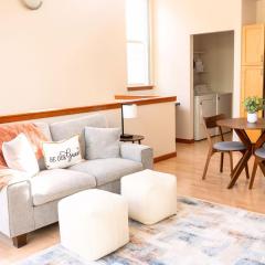 Townhome Hospital District King Bed and Garage