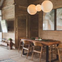 Stylish 3BR Wood Villa, Pool, Epic Ricefield View