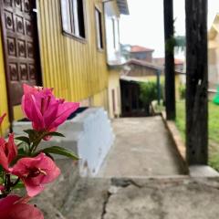 Casa com pátio a 150 metros da Praia da Vila Imbituba