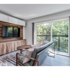 High End Living in Spacious Downtown Apartment