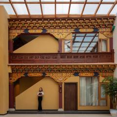 Shangri-La Nazhu Tibetan Mansion Hotel