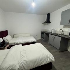 Cozy Studio in Dudley City Center