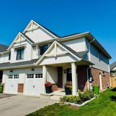 Sky Cove - Modern Comfort, Simple, Cozy, Central