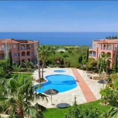 Large apartment in an idyllic complex, ocean view