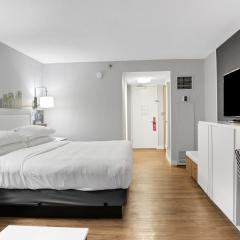 921 I Beautiful King Hotel Room