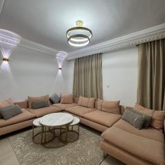 Opposite Train Station & Tram Modern, Quiet & Meals Available