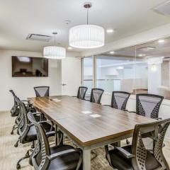 Downtown 1BR with Gym, Rooftop, and Game Lounge