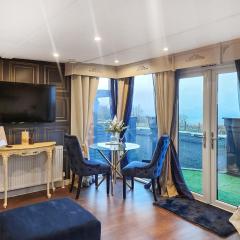 Mary Queen Of Scott's Lodge - Uk51050