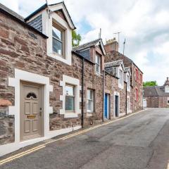 Meadow Hill Cottage with Private Garden, Crieff
