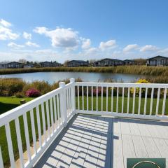 Rosie Luxury Hot Tub Caravan - theluxurycaravan