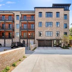 Fire Tower Luxe 2BR KingSuites & Private Balcony