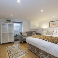 Lovely 3-Bed Home in Popular St Luke's