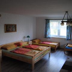 Apartment Ländliche Ferienwohnung in beliebtem Gästehaus by Interhome