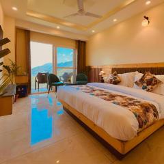 The Pine Mountain View A Rooftop Restaurant & Luxury Balcony Rooms!