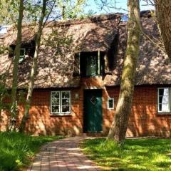 Holiday Home Reetdachhaus für erholsamen Familienurlaub by Interhome