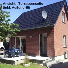 Holiday Home Kleines Ferienhaus mit Garten in Wismar by Interhome