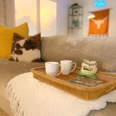 New King Suite with Rain Shower-Walk to Downtown, Lake & Eateries