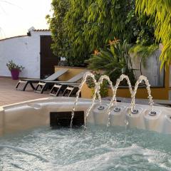 Holiday Home Haus mit Jacuzzi- Blick auf Berge- Meer und Ents by Interhome