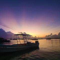 Comfortable twin room 300m at beach WiFi parking