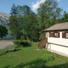 Holiday Home Freistehendes Haus mit Veranda mit Seeblick by Interhome