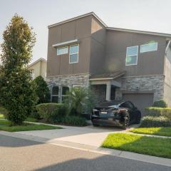 Luxury and Spacious Villa with Pool and Hot Tub just minutes from Disney