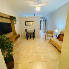 Apto no centrinho com split perto do mar acochegante e muito confortavel perto de tudo