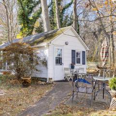 Bluffside Studio with Beach Access in Calverton!
