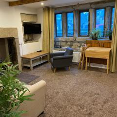 Character Listed Cottage with log burner and patio