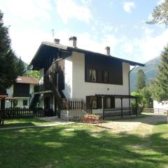 Apartment 2-stöckige Wohnung mit privatem Gartenbereich by Interhome