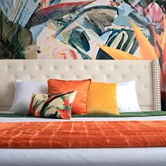 Bird of Paradise l 1BD Lux King in NE Jax