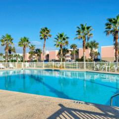 Sleeps 26 3 Island Retreat Condos w Beach Access 2 Pools Pickleball Views